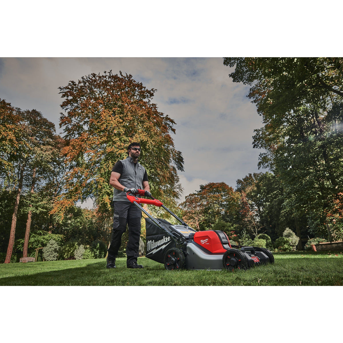 Milwaukee M18 F2LM46-802 Tondeuse à gazon sans fil