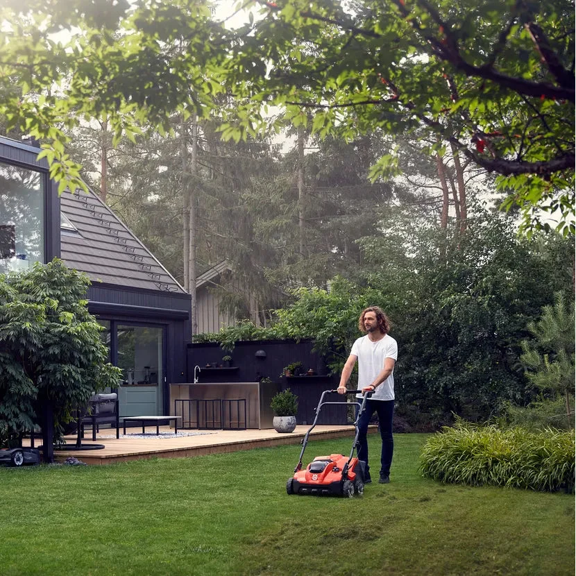 Husqvarna S 138i Scarificateur à batterie - avec batterie et chargeur