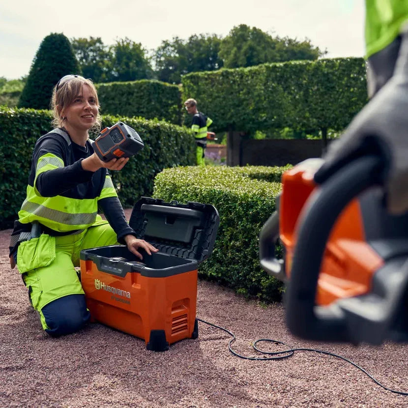 Chargeur Husqvarna 40-C1000X4